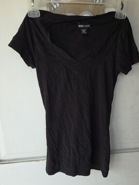 Wet Seal Black Short Sleeve V-Neck Tee Y2k
